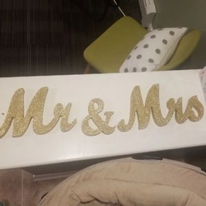 Mr & mrs gold sign